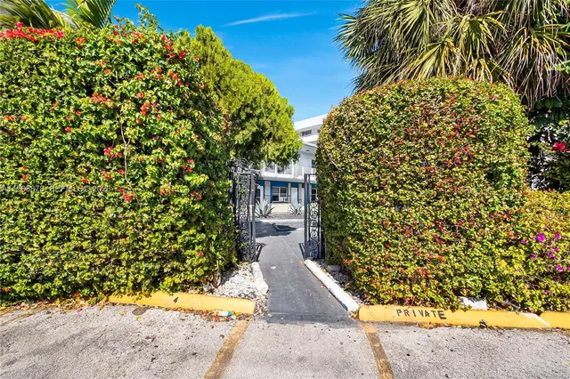 $1,700 | 7271 Gary Avenue, Unit 3, Miami Beach, FL 33141