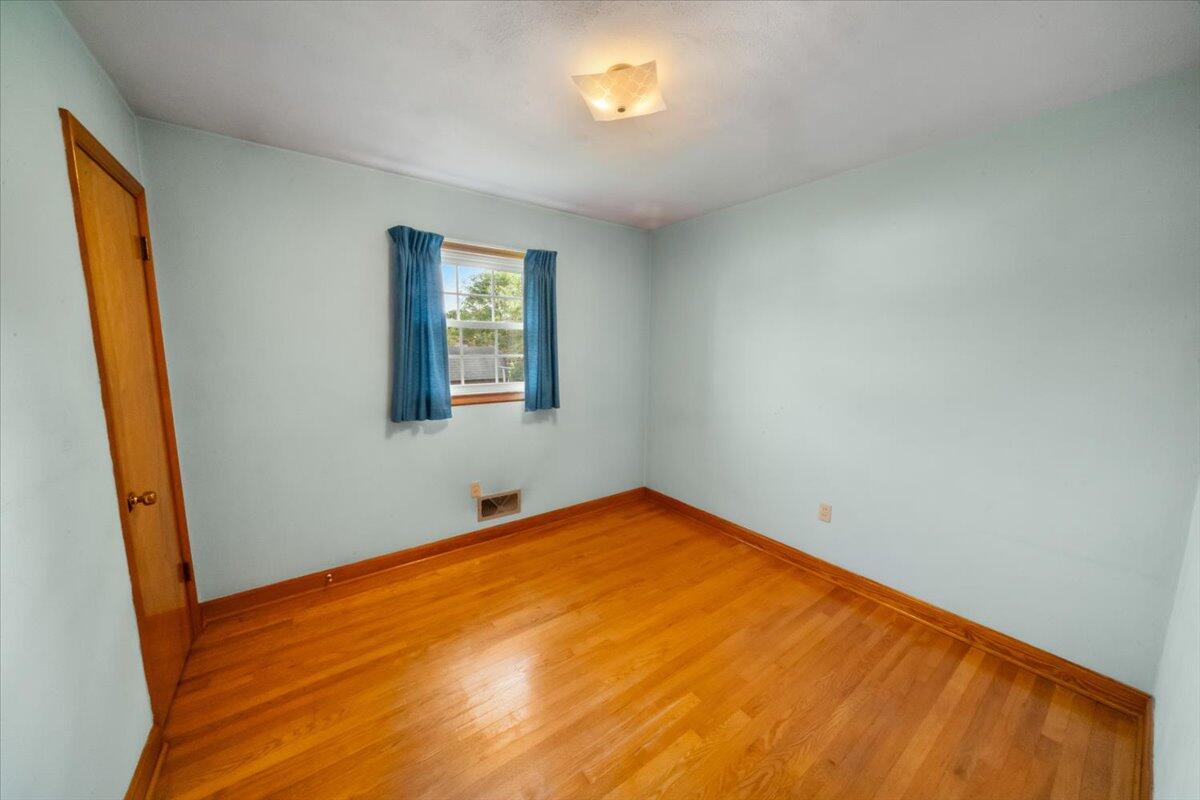 1204 Mountain View Road Vinton, VA 24179 - Photo 13 of 18 11-DSC05581