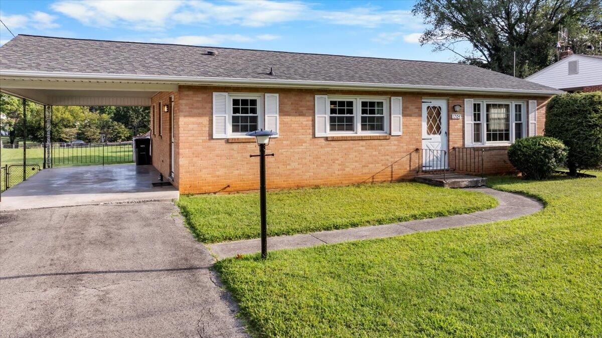 1204 Mountain View Road Vinton, VA 24179 - Photo 4 of 18 02-DJI_20250816085251_0287_D
