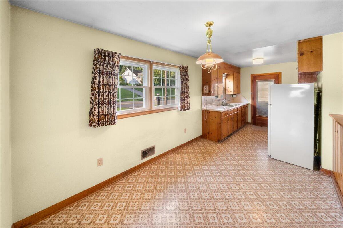 1204 Mountain View Road Vinton, VA 24179 - Photo 10 of 18 08-DSC05556