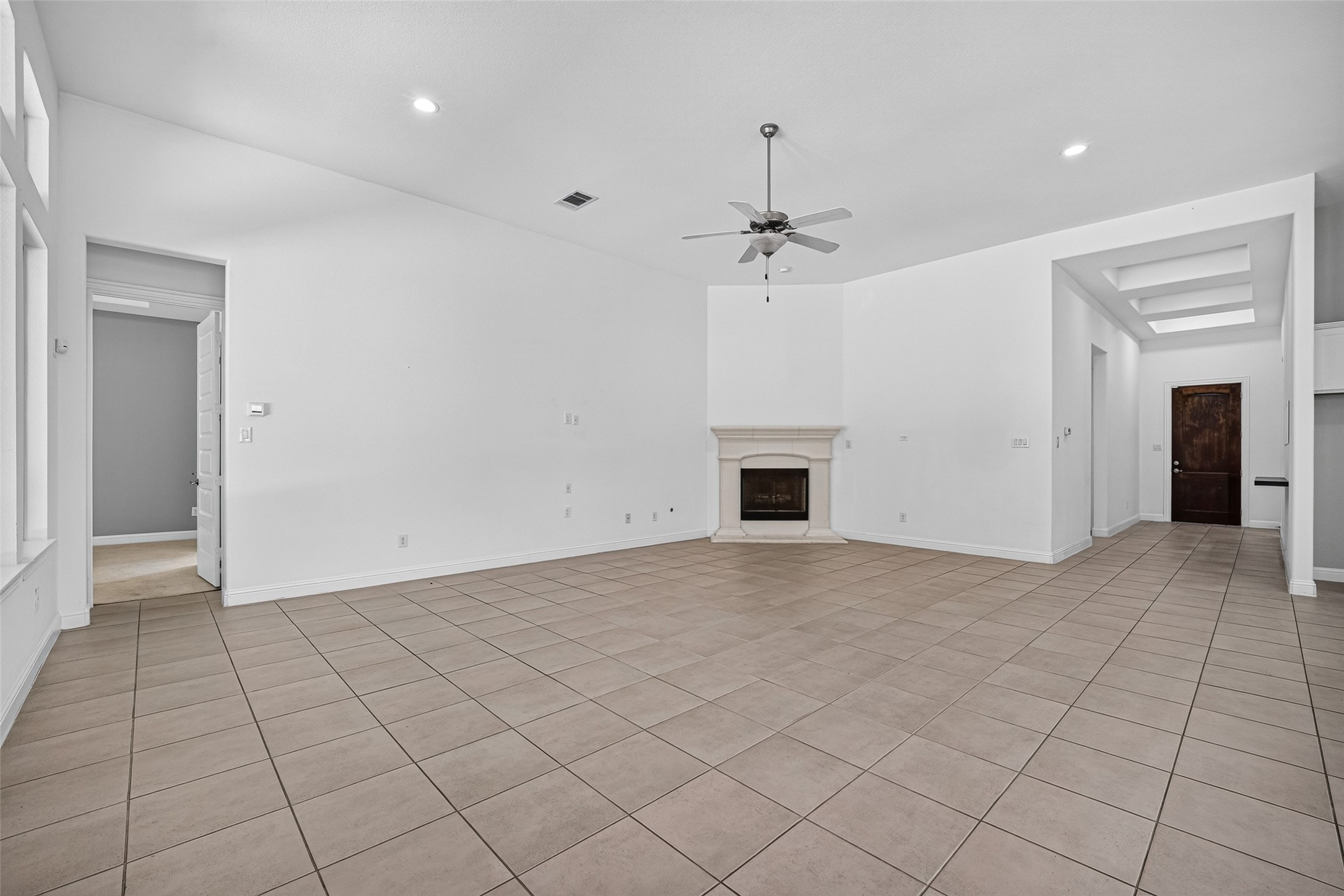 13326 Lake Chesdin Road Houston, TX 77044 - Photo 6 of 47 Gallery Image 6