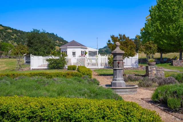 $1,750,000 | 416-418 Royal Meadows Court, Santa Rosa, CA 95404
