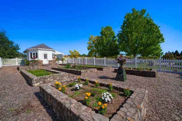 $1,750,000 | 416-418 Royal Meadows Court, Santa Rosa, CA 95404