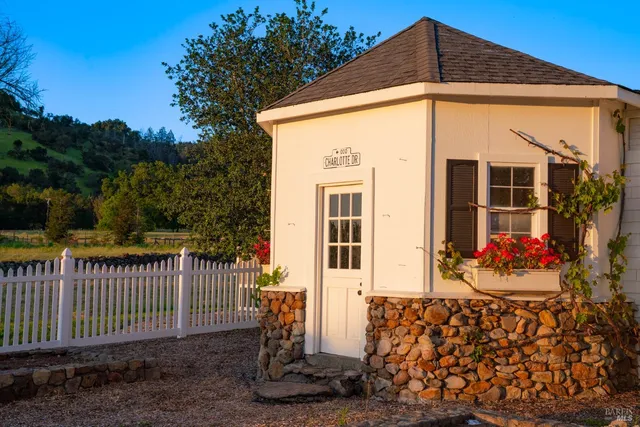 $1,750,000 | 416-418 Royal Meadows Court, Santa Rosa, CA 95404