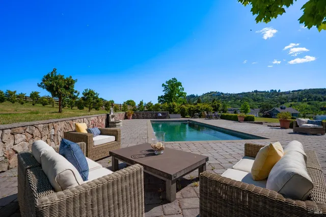 $1,750,000 | 416-418 Royal Meadows Court, Santa Rosa, CA 95404