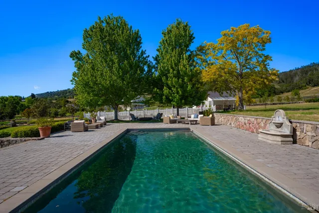 $1,750,000 | 416-418 Royal Meadows Court, Santa Rosa, CA 95404