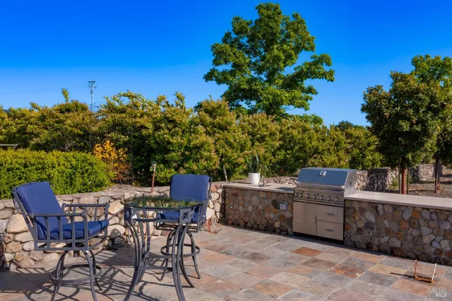 $1,750,000 | 416-418 Royal Meadows Court, Santa Rosa, CA 95404