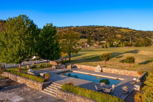 $1,750,000 | 416-418 Royal Meadows Court, Santa Rosa, CA 95404