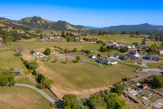 $1,750,000 | 416-418 Royal Meadows Court, Santa Rosa, CA 95404