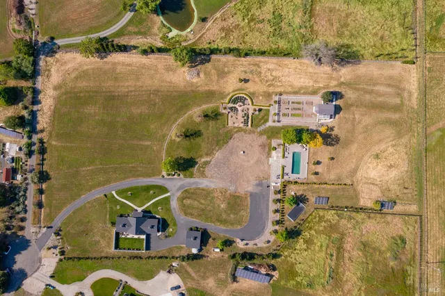 $1,750,000 | 416-418 Royal Meadows Court, Santa Rosa, CA 95404