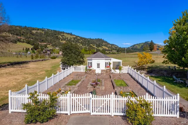 $1,750,000 | 416-418 Royal Meadows Court, Santa Rosa, CA 95404