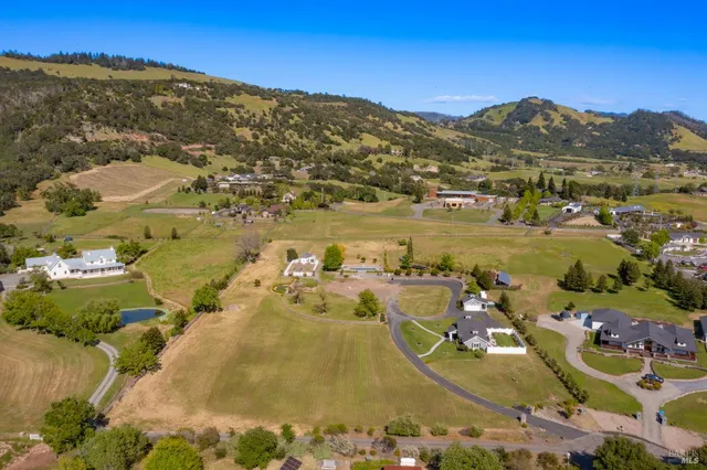 $1,750,000 | 416-418 Royal Meadows Court, Santa Rosa, CA 95404