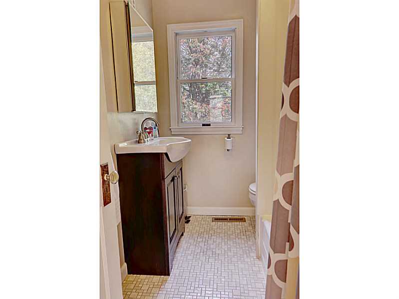 50 Sowams Road Barrington, RI 02806 - Photo 12 of 21 Bathroom.