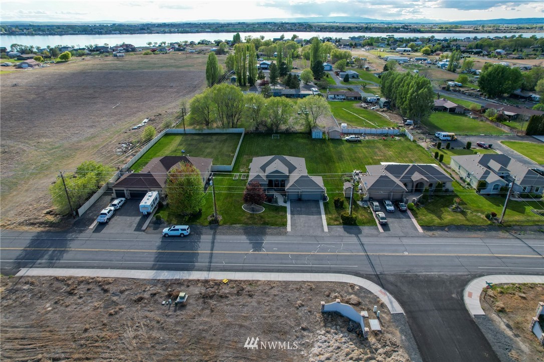 3028 Valley Road Northeast Moses Lake, WA 98837 - Photo 5 of 40 Gallery Image 5