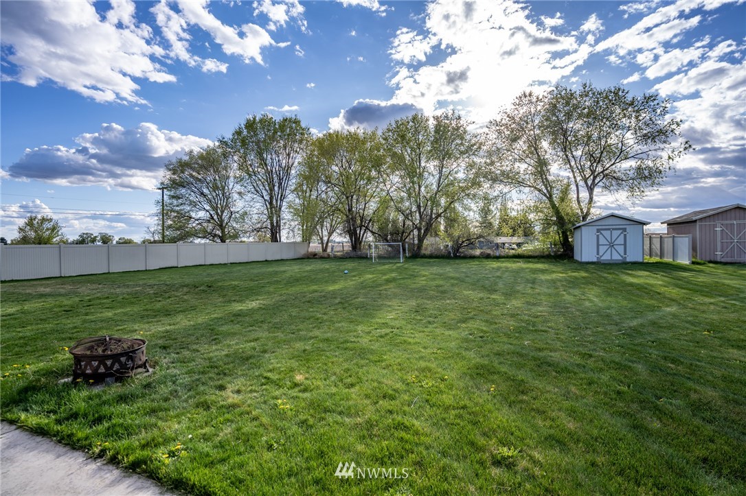 3028 Valley Road Northeast Moses Lake, WA 98837 - Photo 8 of 40 Gallery Image 8