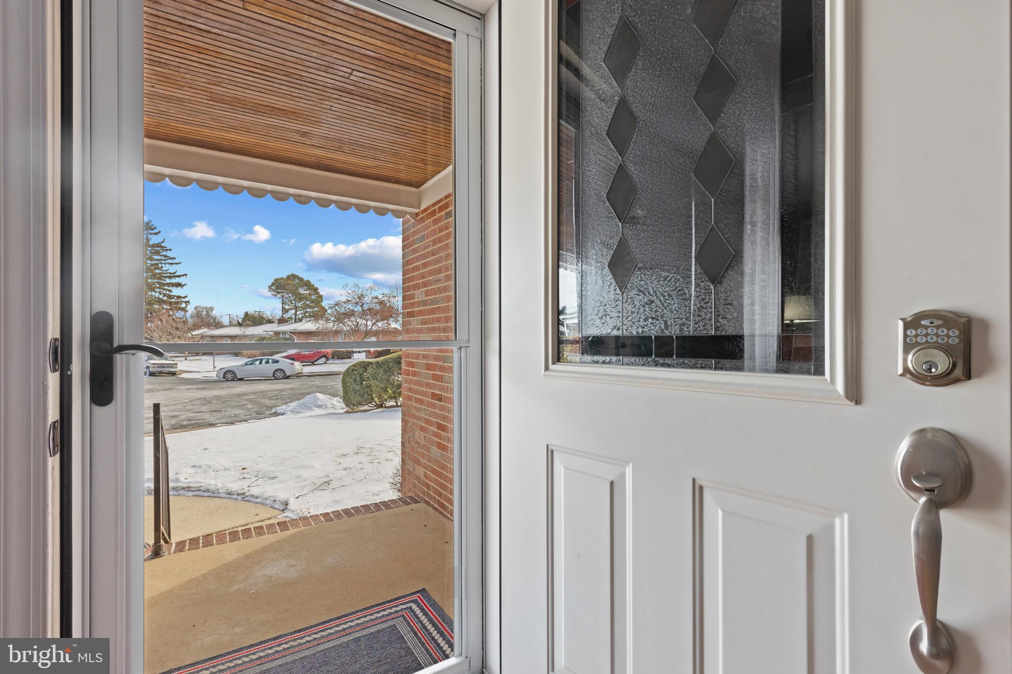 696 North Midfield Road Linthicum Heights, MD 21090 - Photo 4 of 40
