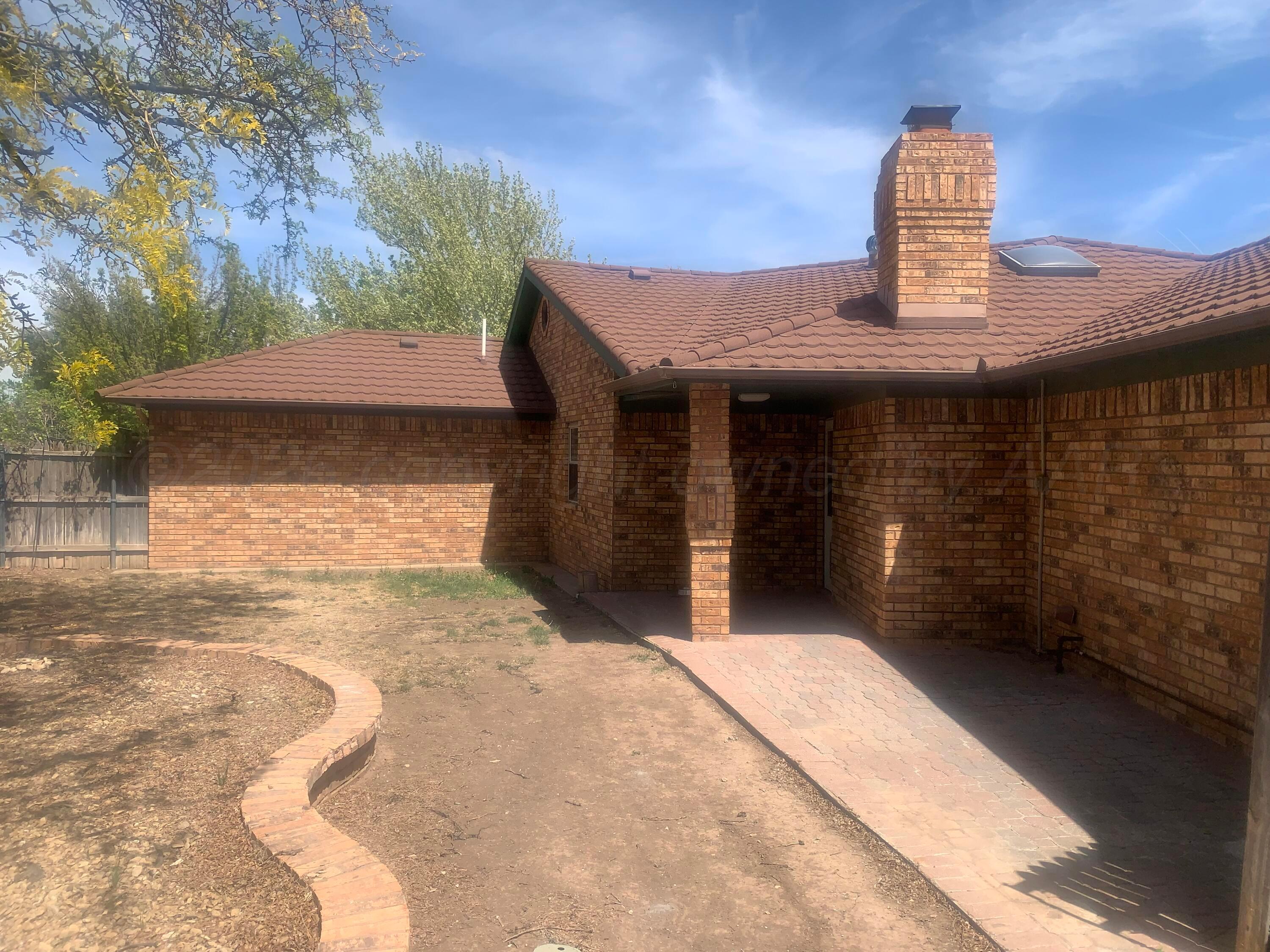 6101 Ridgewood Drive Amarillo, TX 79109 - Photo 26 of 28 a front view of a house with a yard