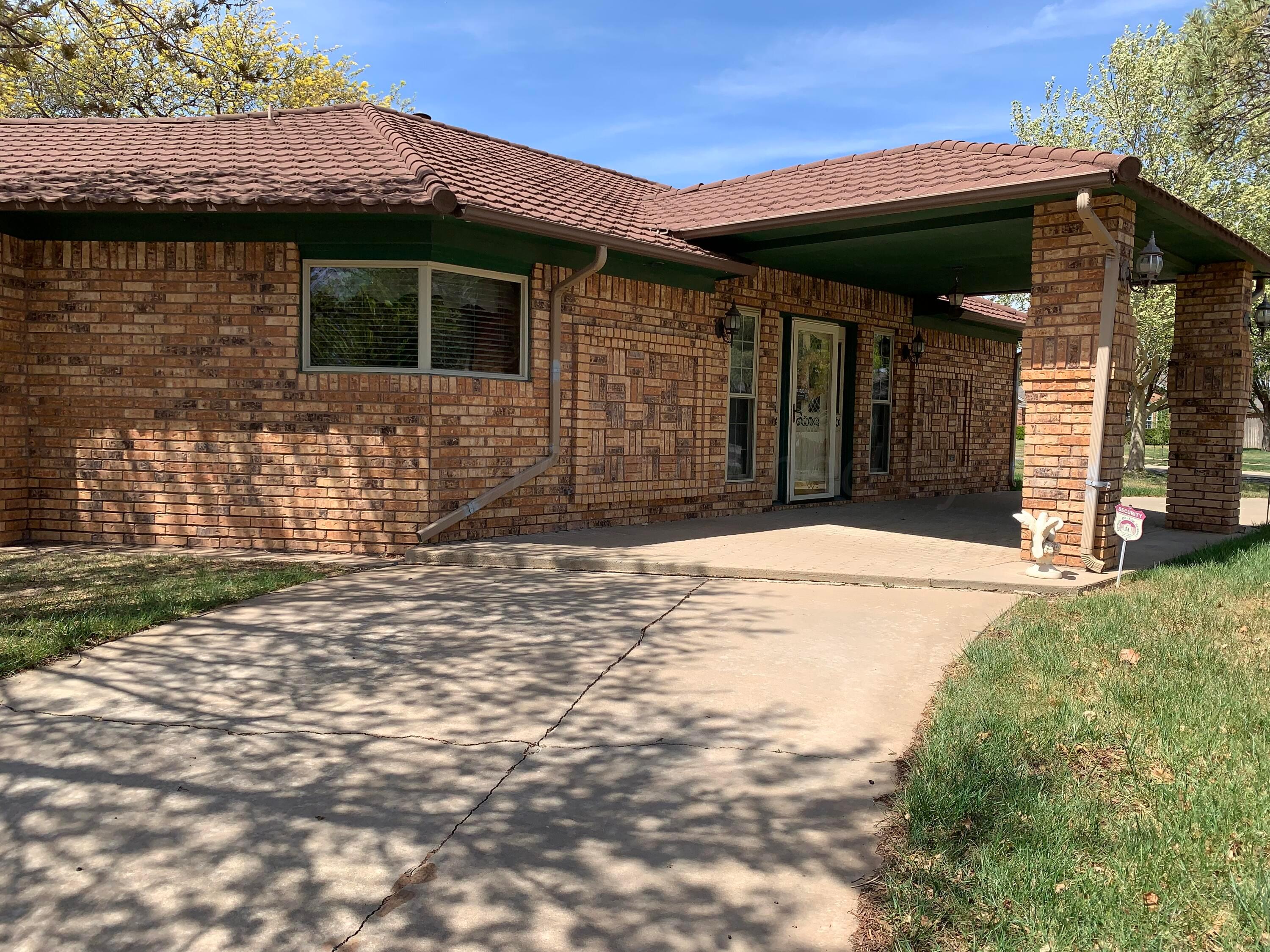 6101 Ridgewood Drive Amarillo, TX 79109 - Photo 3 of 28 a front view of a house
