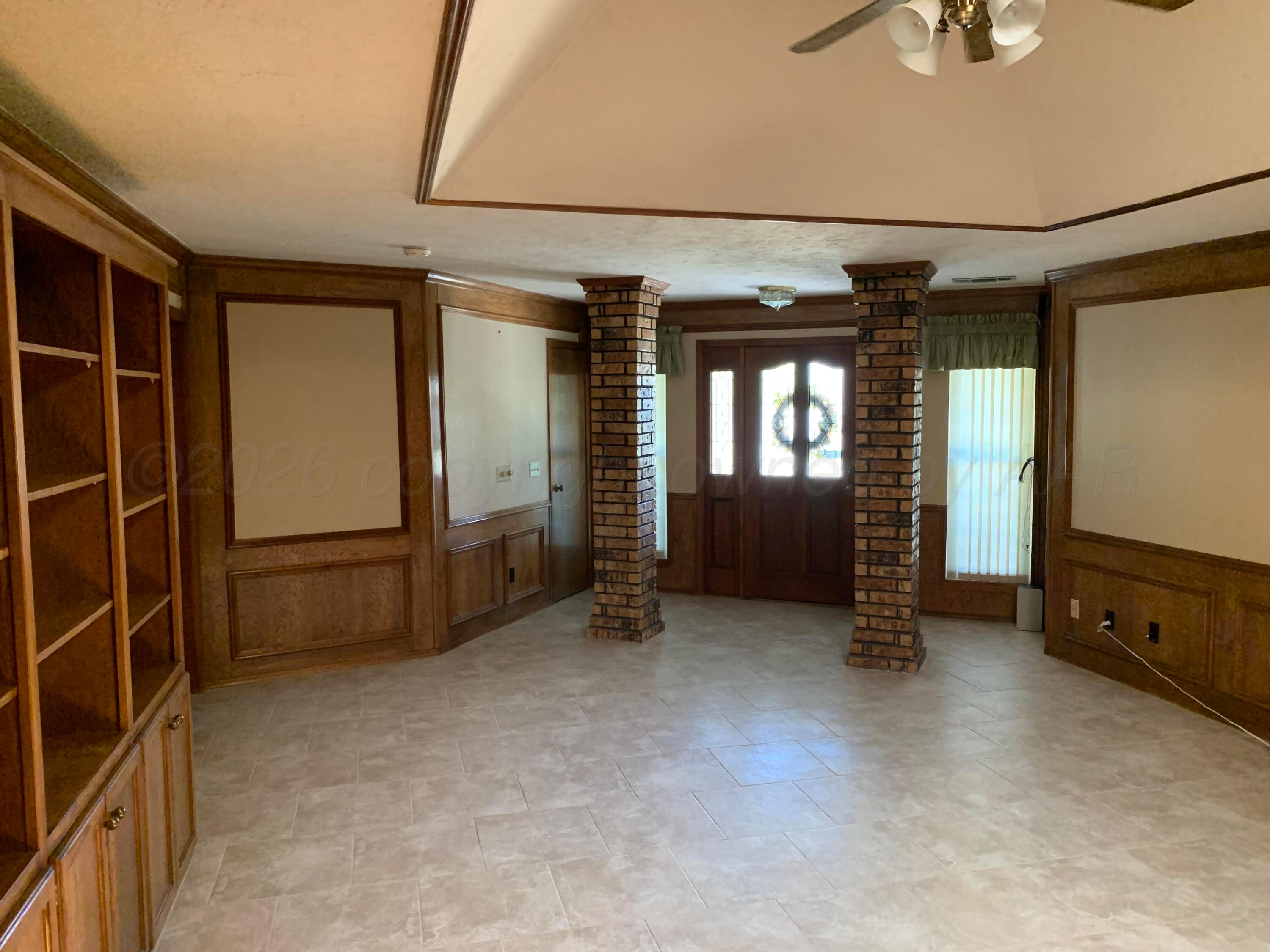 6101 Ridgewood Drive Amarillo, TX 79109 - Photo 4 of 28 an empty room with windows
