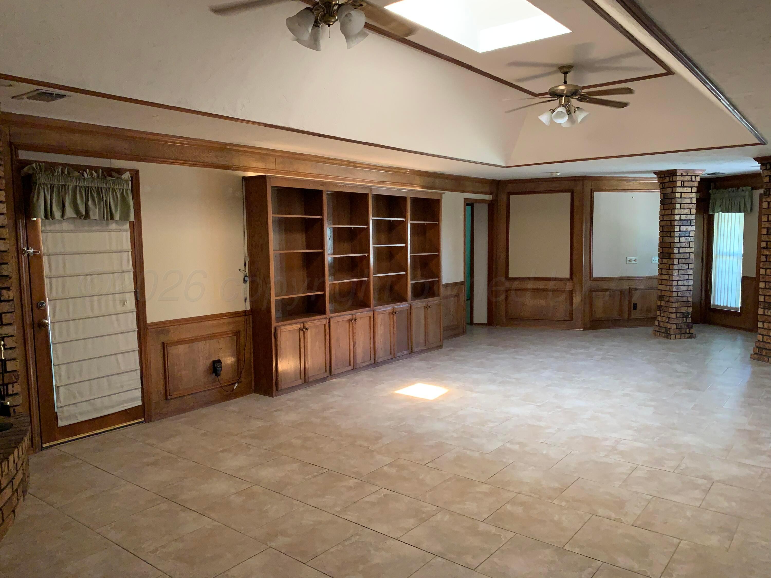 6101 Ridgewood Drive Amarillo, TX 79109 - Photo 7 of 28 a view of a car garage door