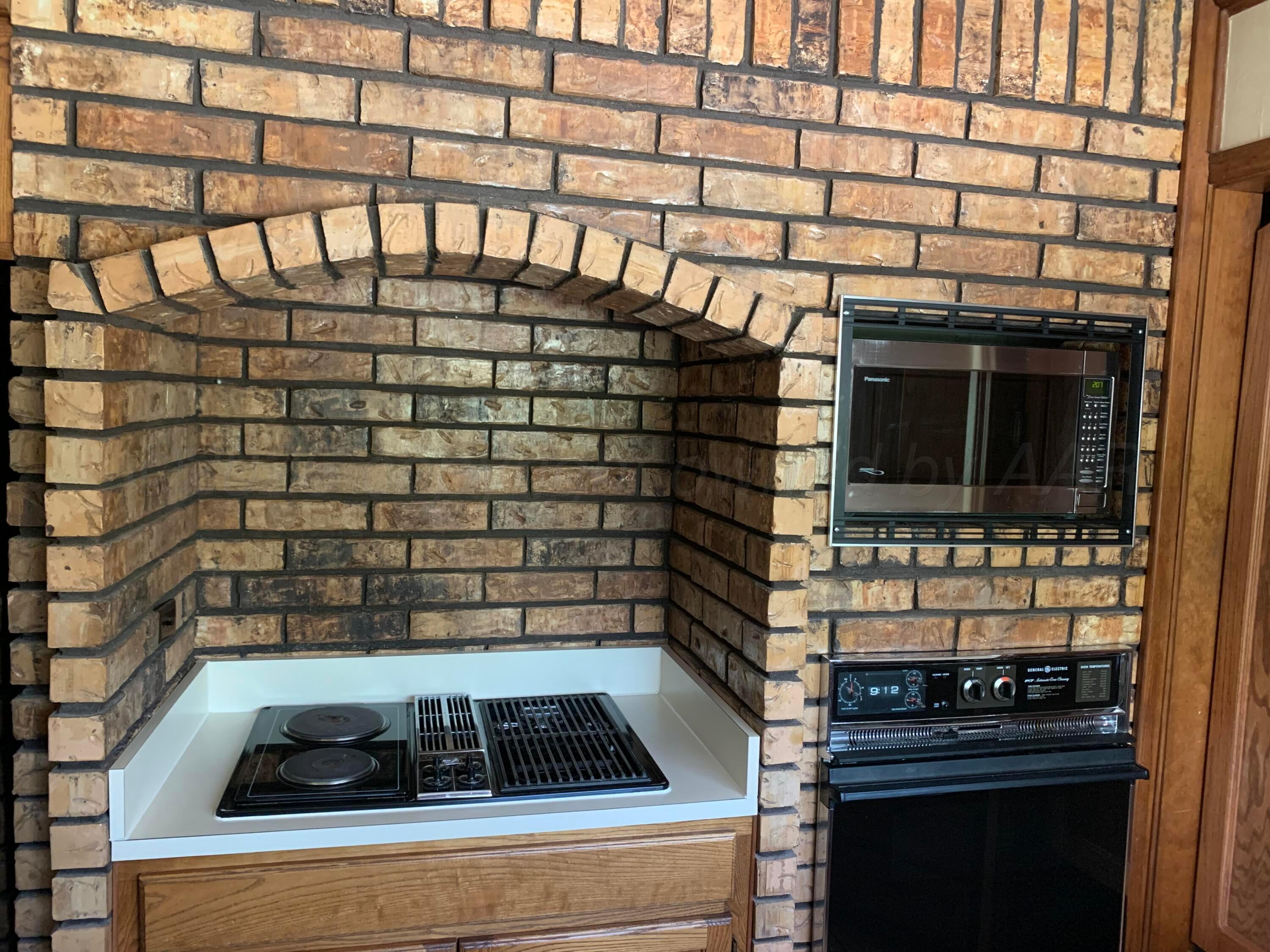 6101 Ridgewood Drive Amarillo, TX 79109 - Photo 9 of 28 a kitchen with a stove and a shower