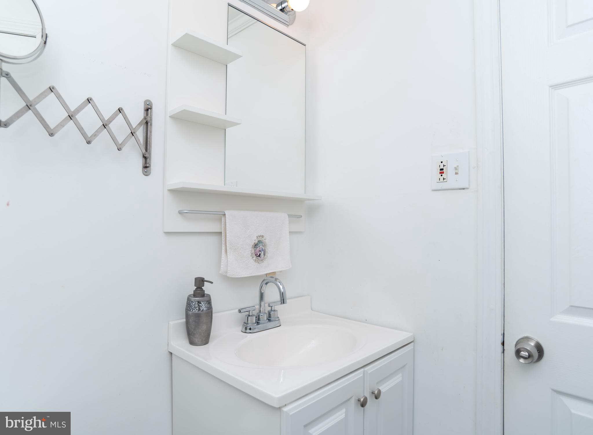 12326 Wyndom Road Philadelphia, PA 19154 - Photo 18 of 24 Gallery Image 18
