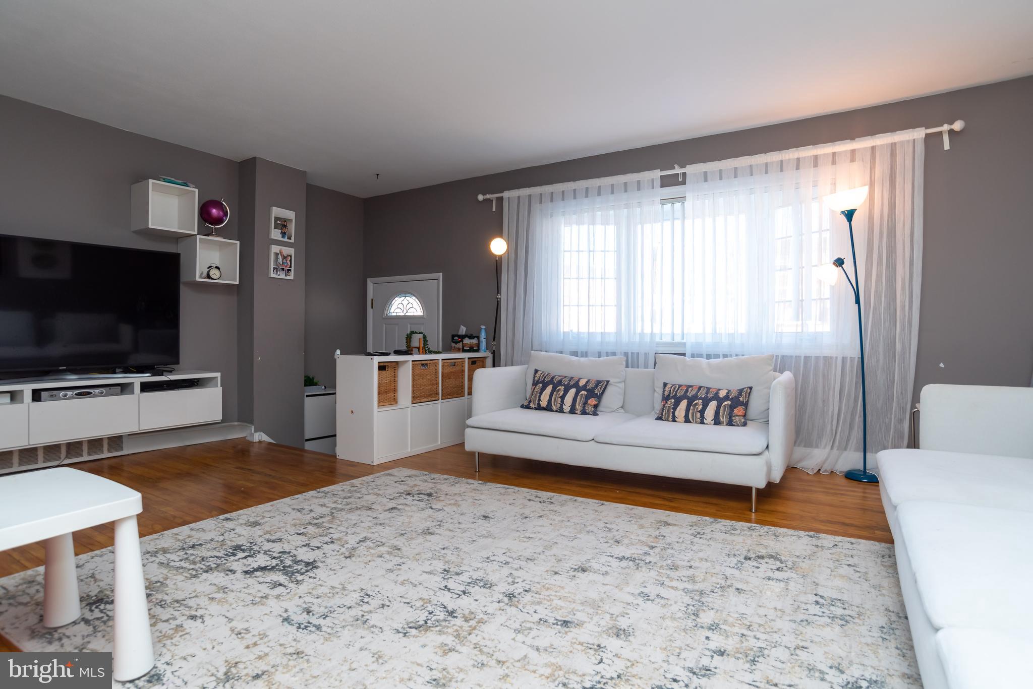 12326 Wyndom Road Philadelphia, PA 19154 - Photo 3 of 24 Gallery Image 3