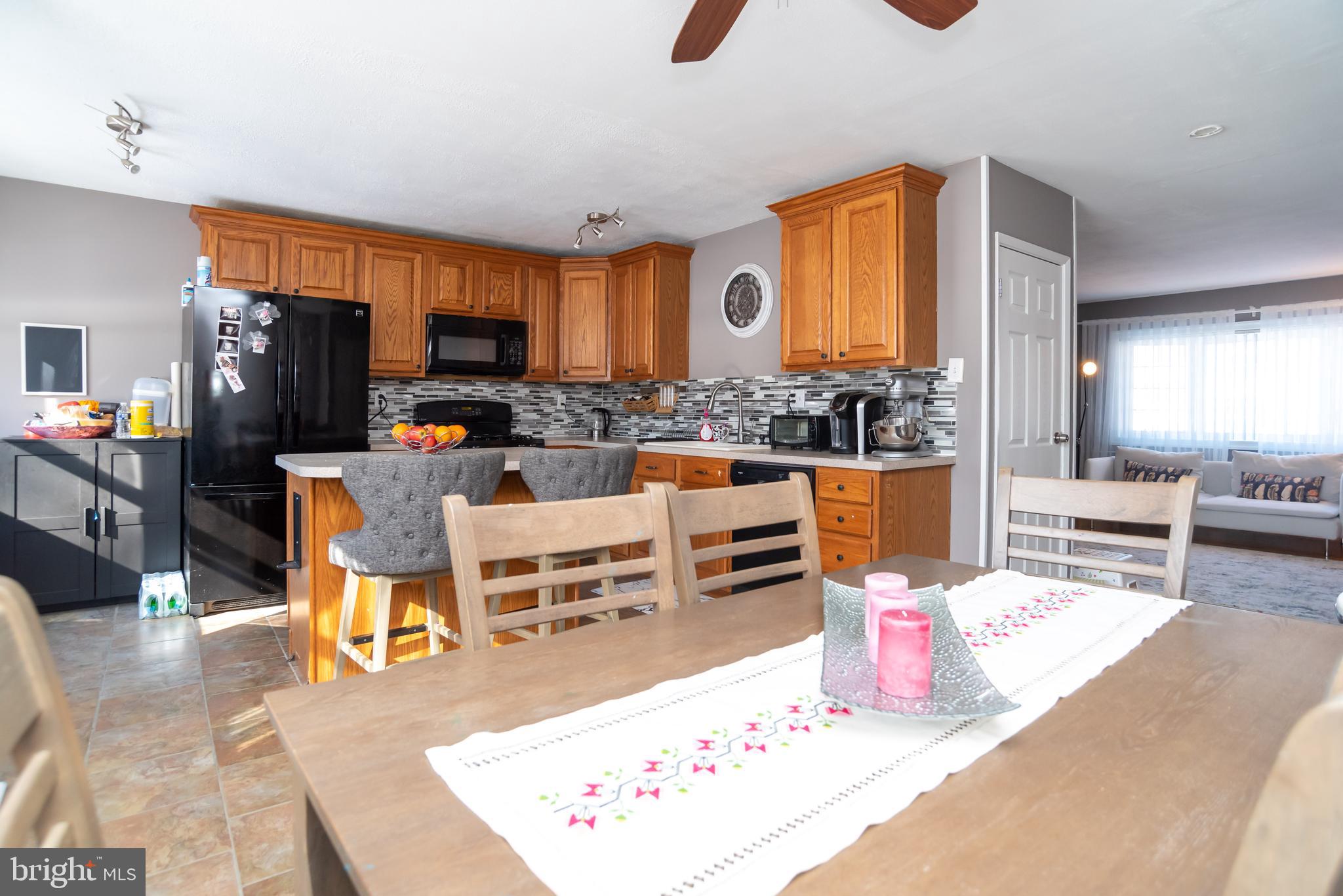 12326 Wyndom Road Philadelphia, PA 19154 - Photo 5 of 24 Gallery Image 5