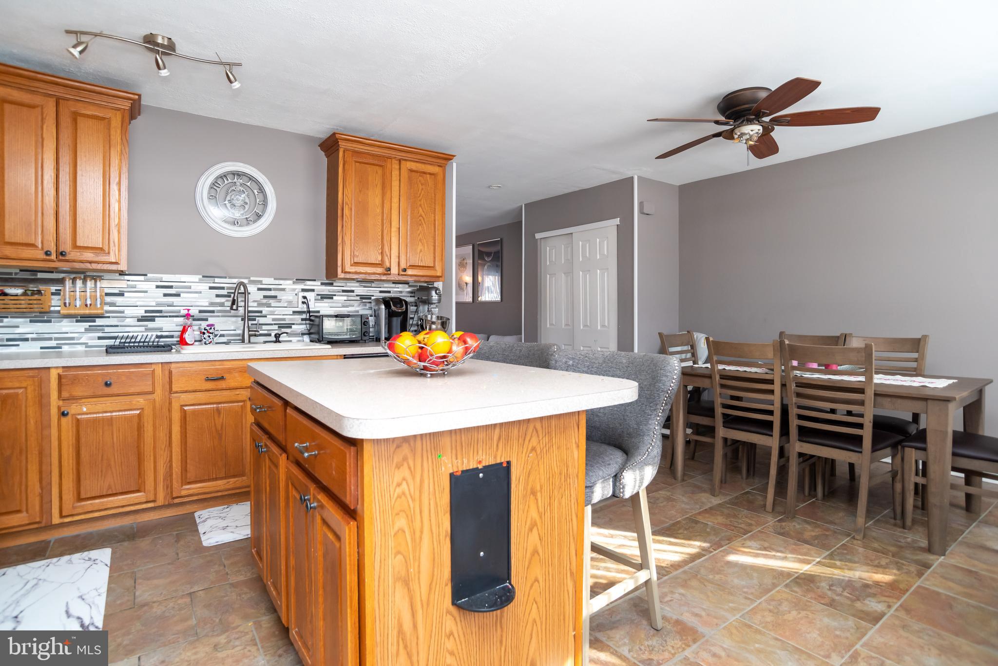 12326 Wyndom Road Philadelphia, PA 19154 - Photo 7 of 24 Gallery Image 7