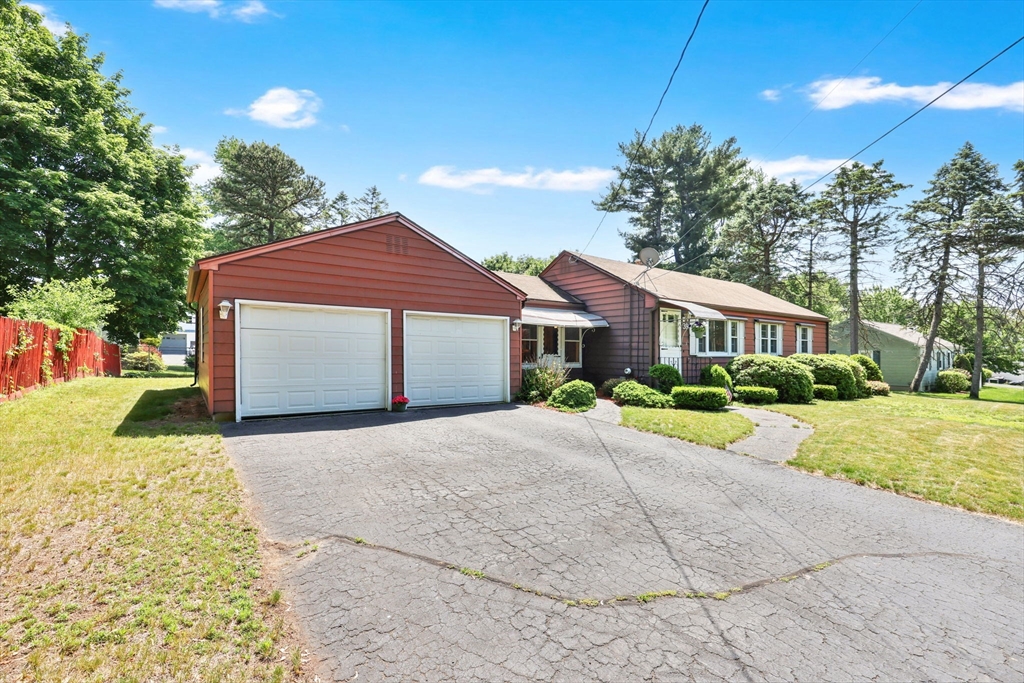 39 Northway Drive Springfield, MA 01119 - Photo 2 of 30