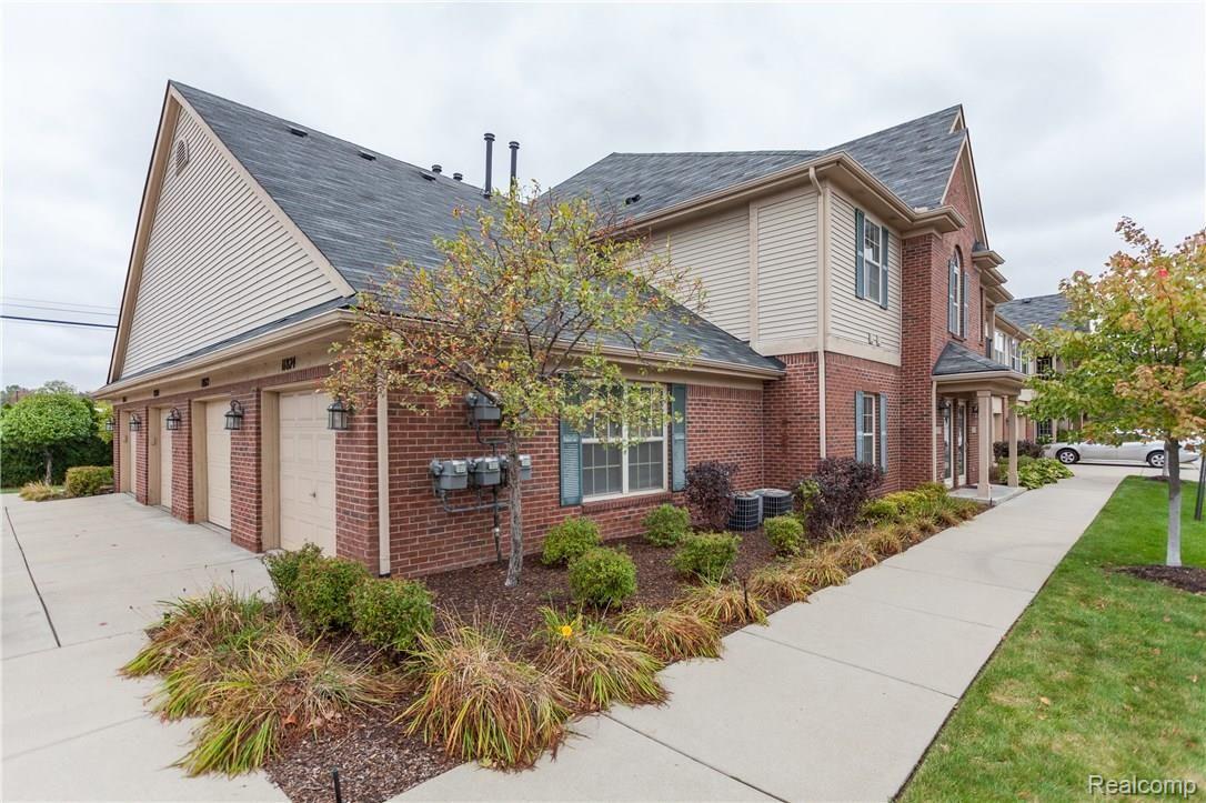 11874 Farmington Road Livonia, MI 48150 - Photo 2 of 20 IMG_4261.jpg
