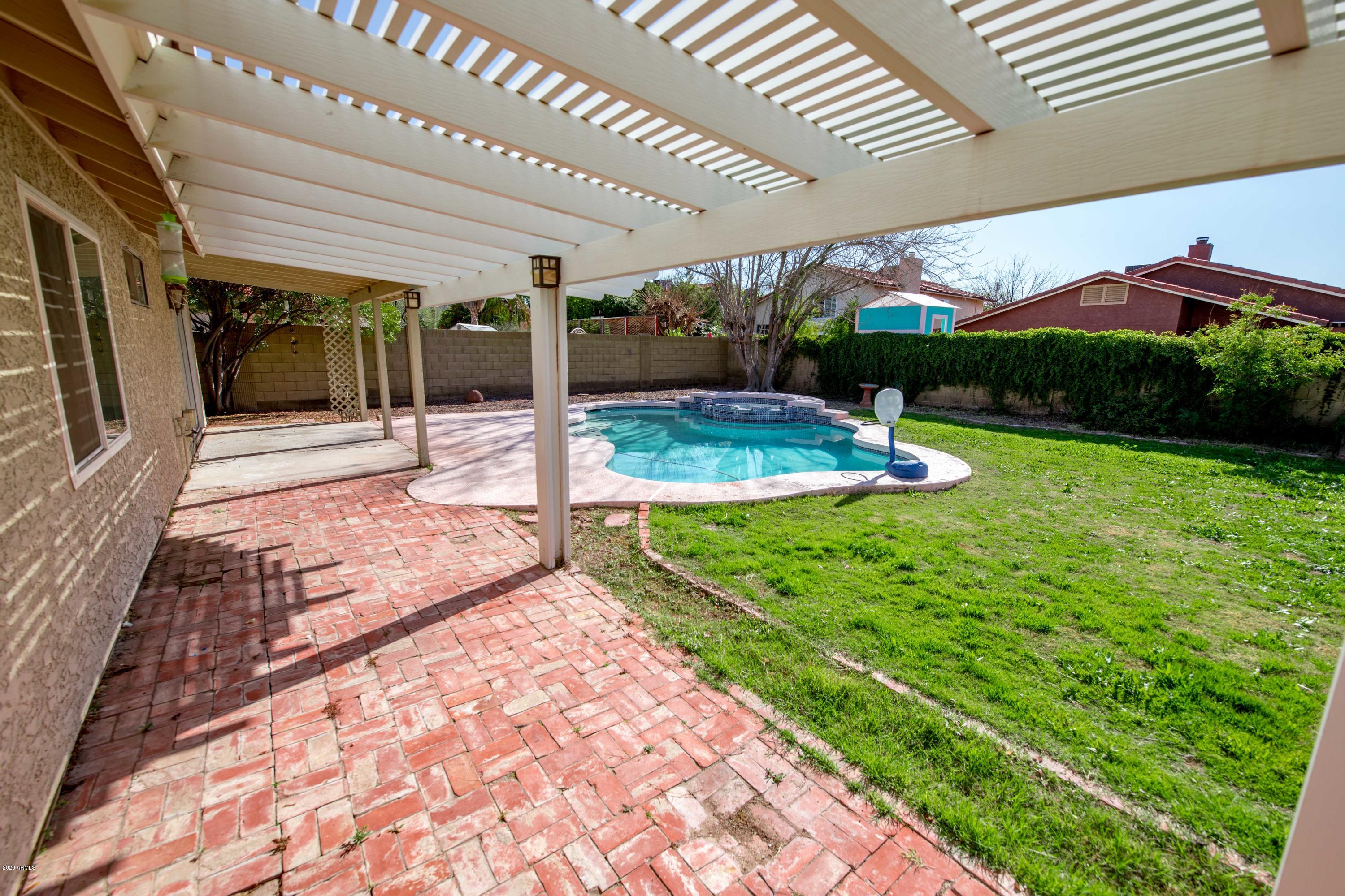 1833 East Hearn Road Phoenix, AZ 85022 - Photo 4 of 23 1833_E_Hearn_Rd_(16_of_54)