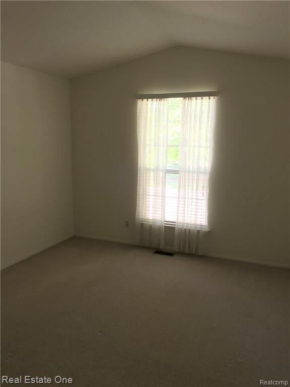 30 Pine Tree Ridge Waterford, MI 48327 - Photo 14 of 21
