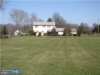 1035 Valley Road Telford, PA 18969 - Photo 4 of 12 Exterior Back