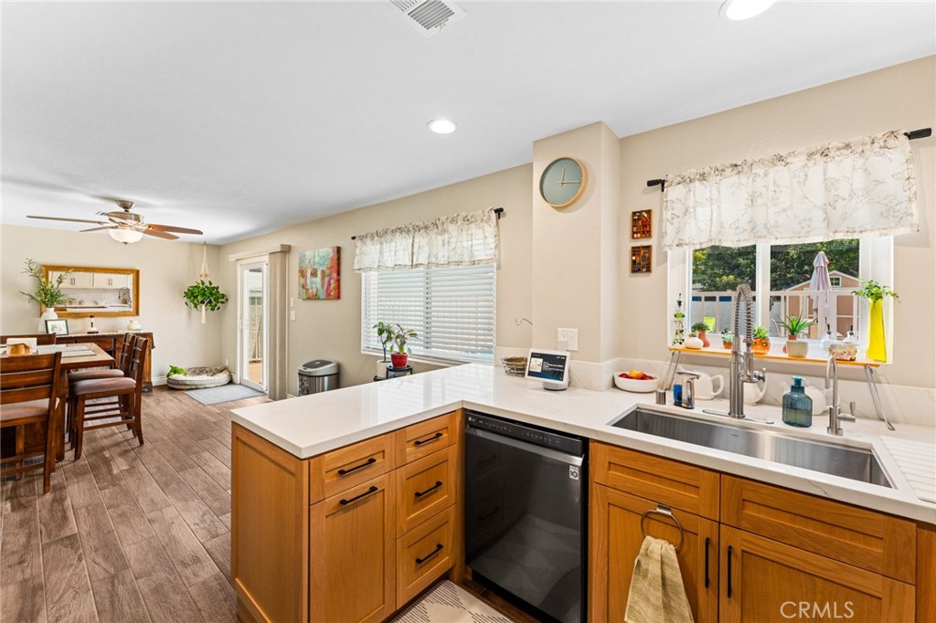10332 Washington South Gate, CA 90280 - Photo 3 of 38 Upgraded Kitchen