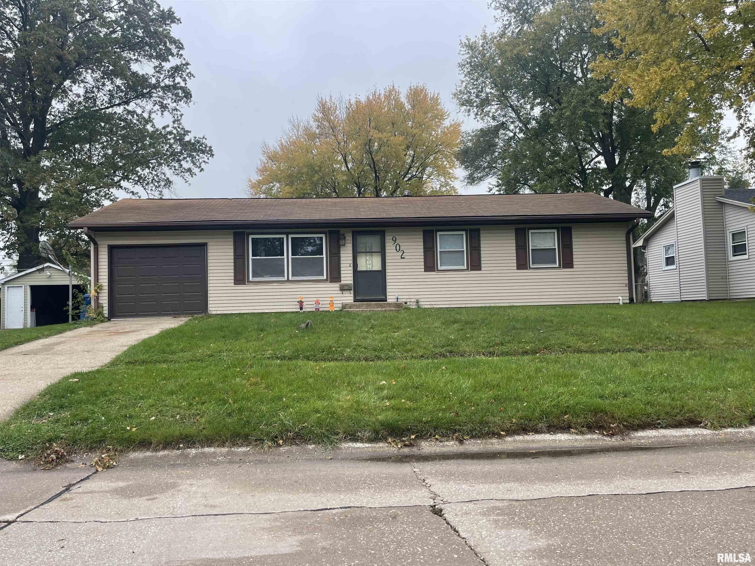 902 13th Street Silvis, IL 61282 - Photo 1 of 1