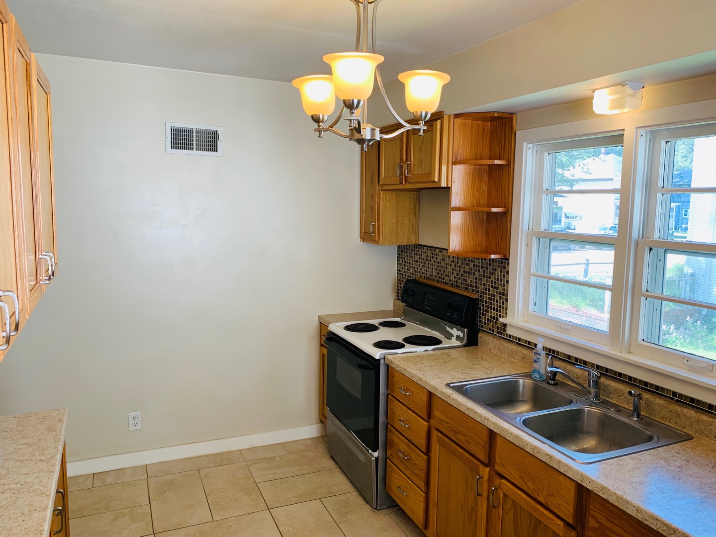 543 South 3rd Street Rochelle, IL 61068 - Photo 11 of 19