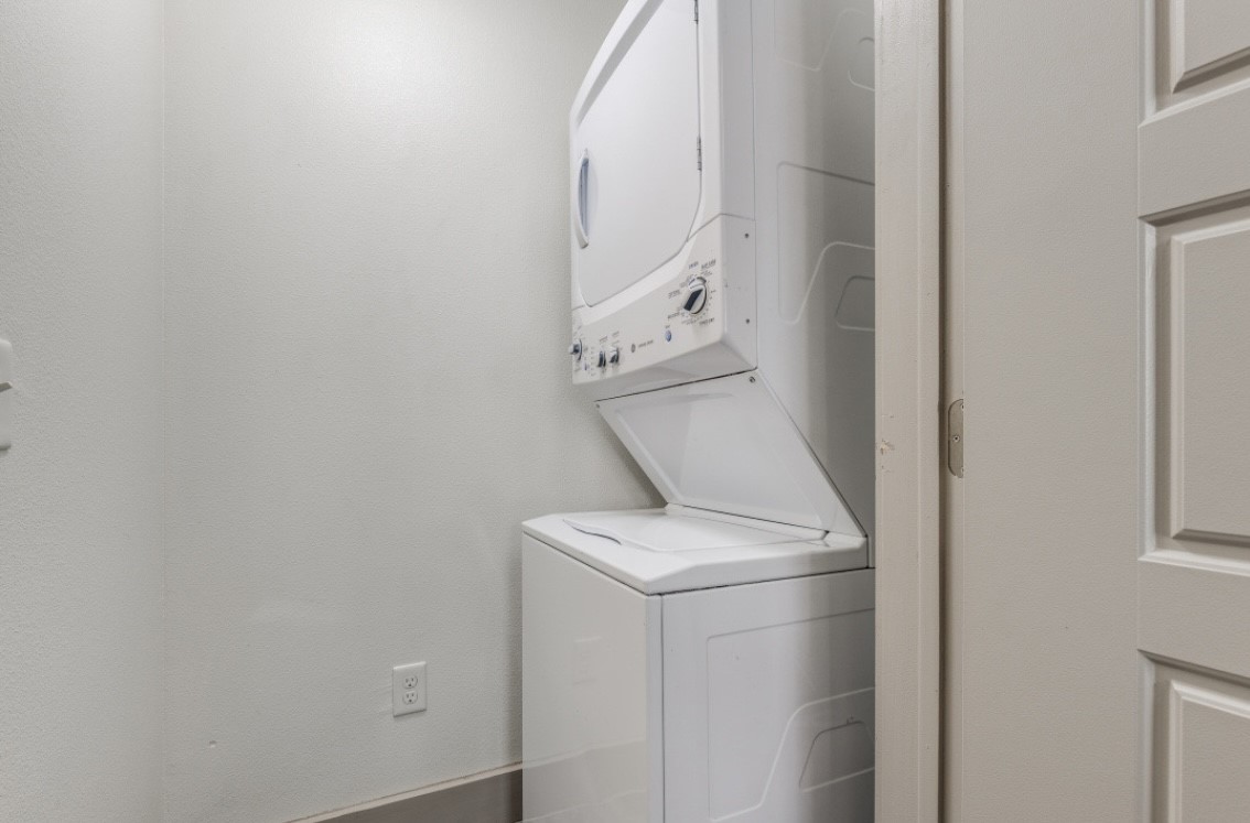 145 Heights Boulevard, Unit 229 Houston, TX 77007 - Photo 9 of 12 a utility room with dryer and washer