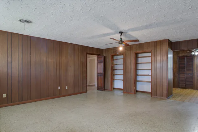 a view of an empty room with a ceiling fan
