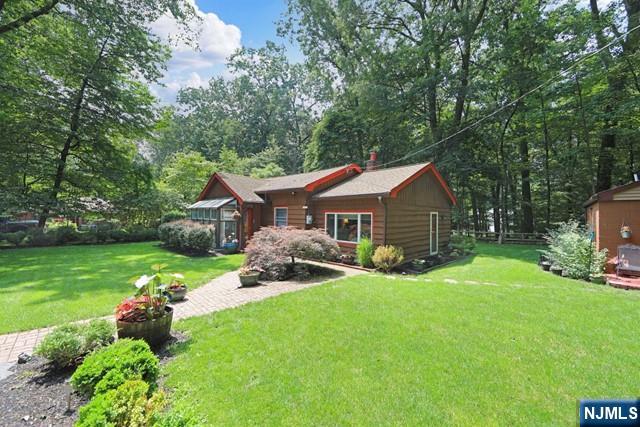 87 Upper Saddle River Road Montvale, NJ 07645 - Photo 2 of 18