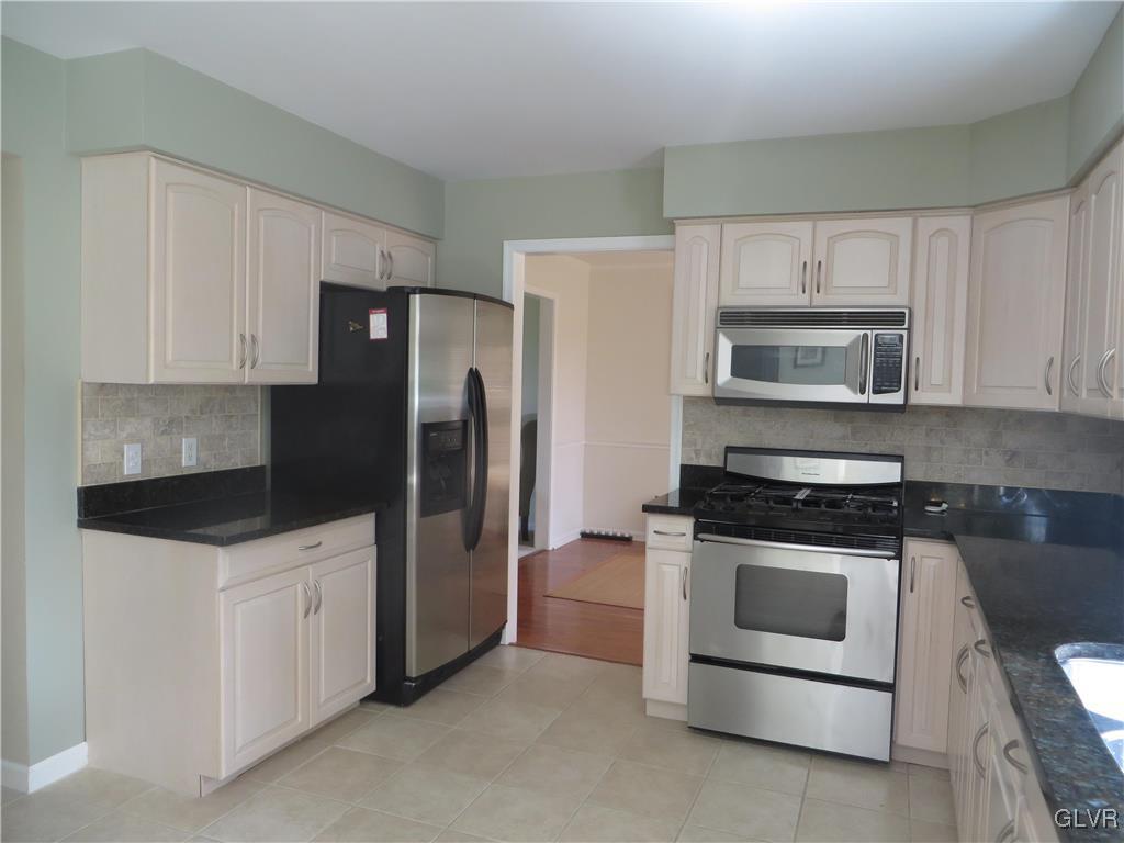792 Hunter Road Easton, PA 18040 - Photo 4 of 26 Gallery Image 4