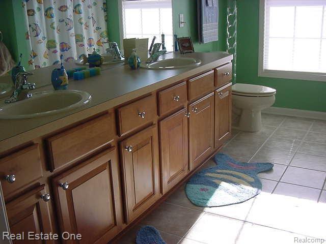684 Enchantment Drive Rochester, MI 48307 - Photo 18 of 22 Main Upper Bath