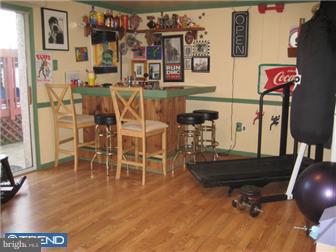 9223 State Rd. Philadelphia, PA 19114 - Photo 8 of 12 Family Room