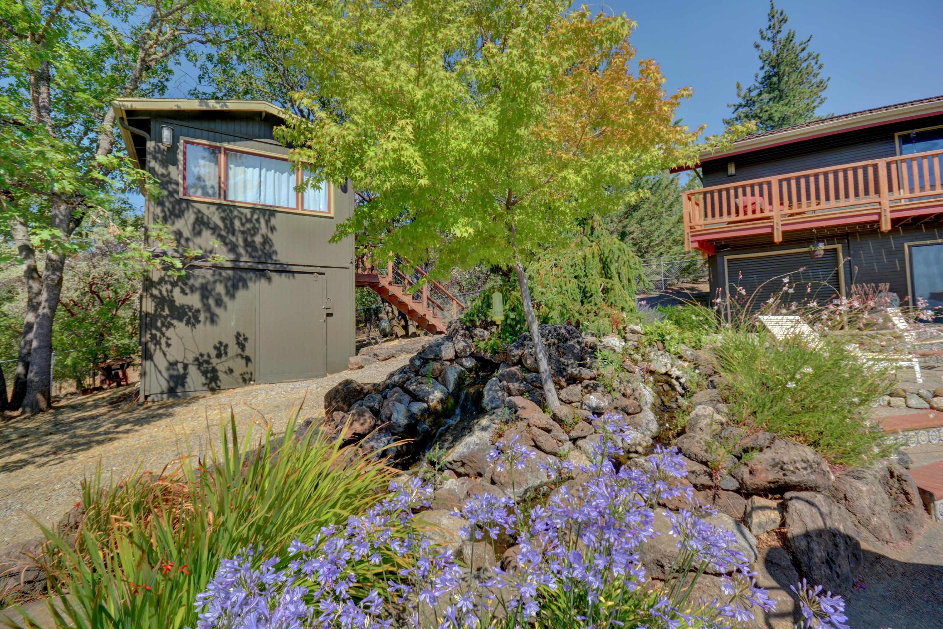2421 Old Military Road Central Point, OR 97502 - Photo 3 of 35 26