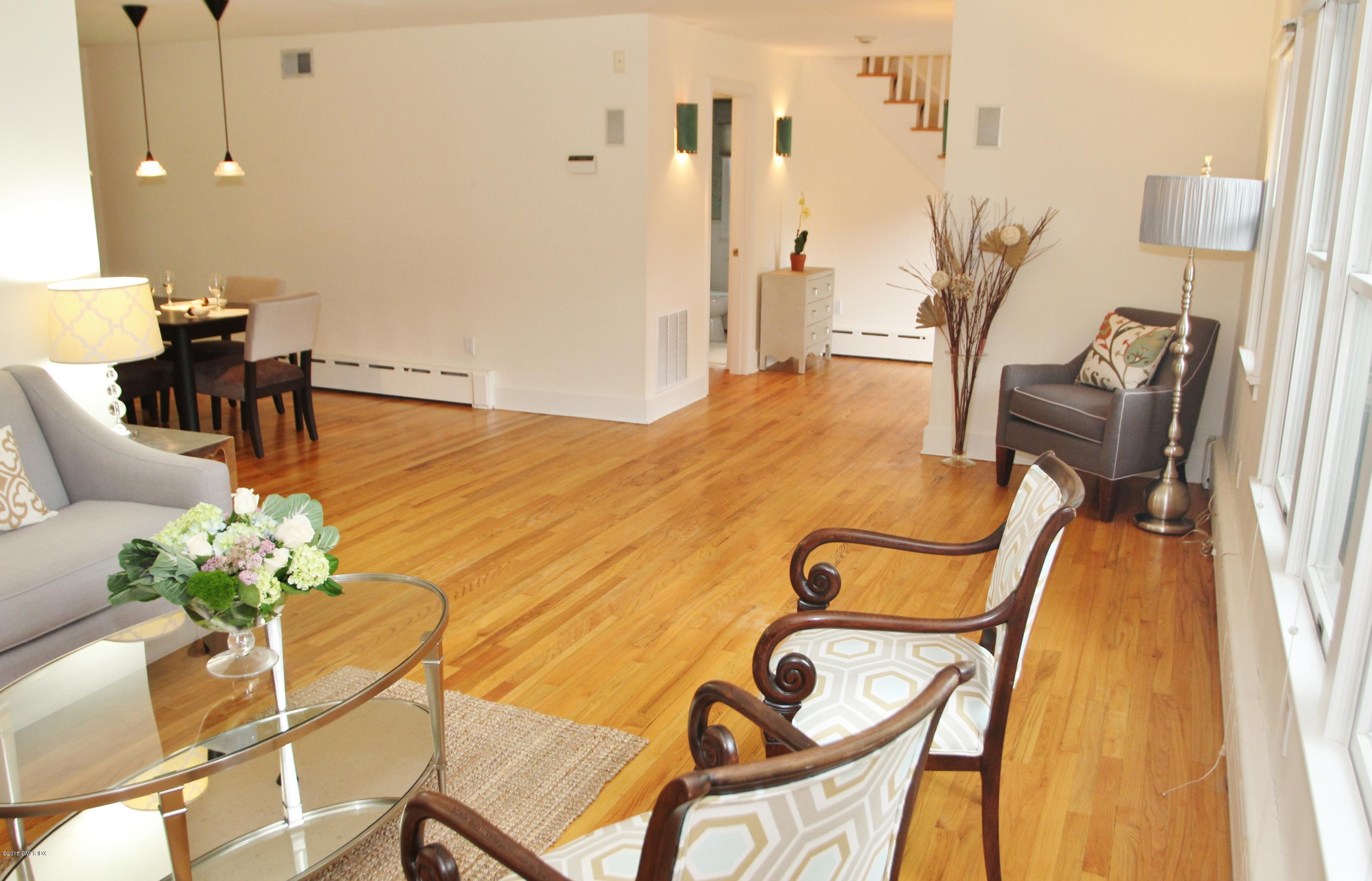 23 Dorchester Lane Riverside, CT 06878 - Photo 14 of 31 13 Living Room 4