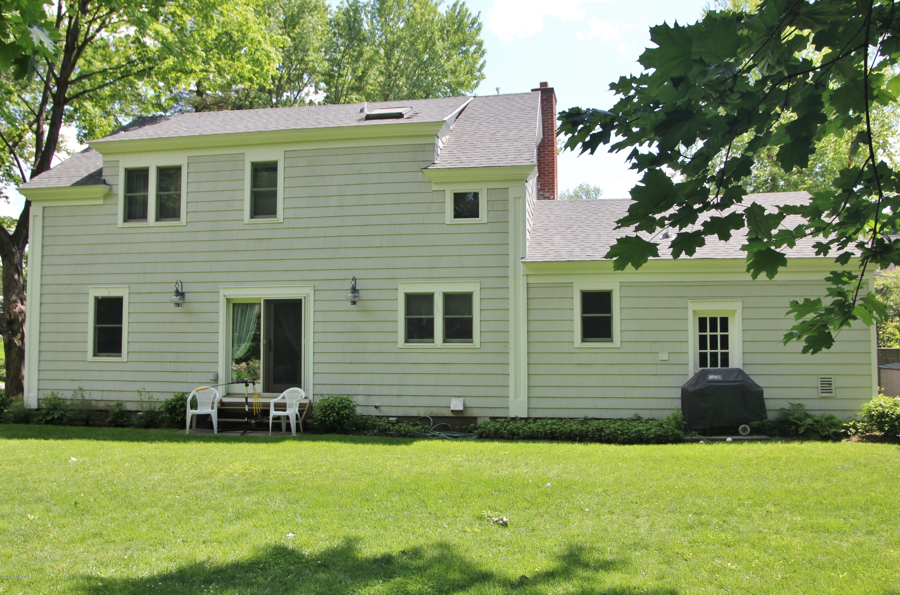 23 Dorchester Lane Riverside, CT 06878 - Photo 5 of 31 4 Rear House 1