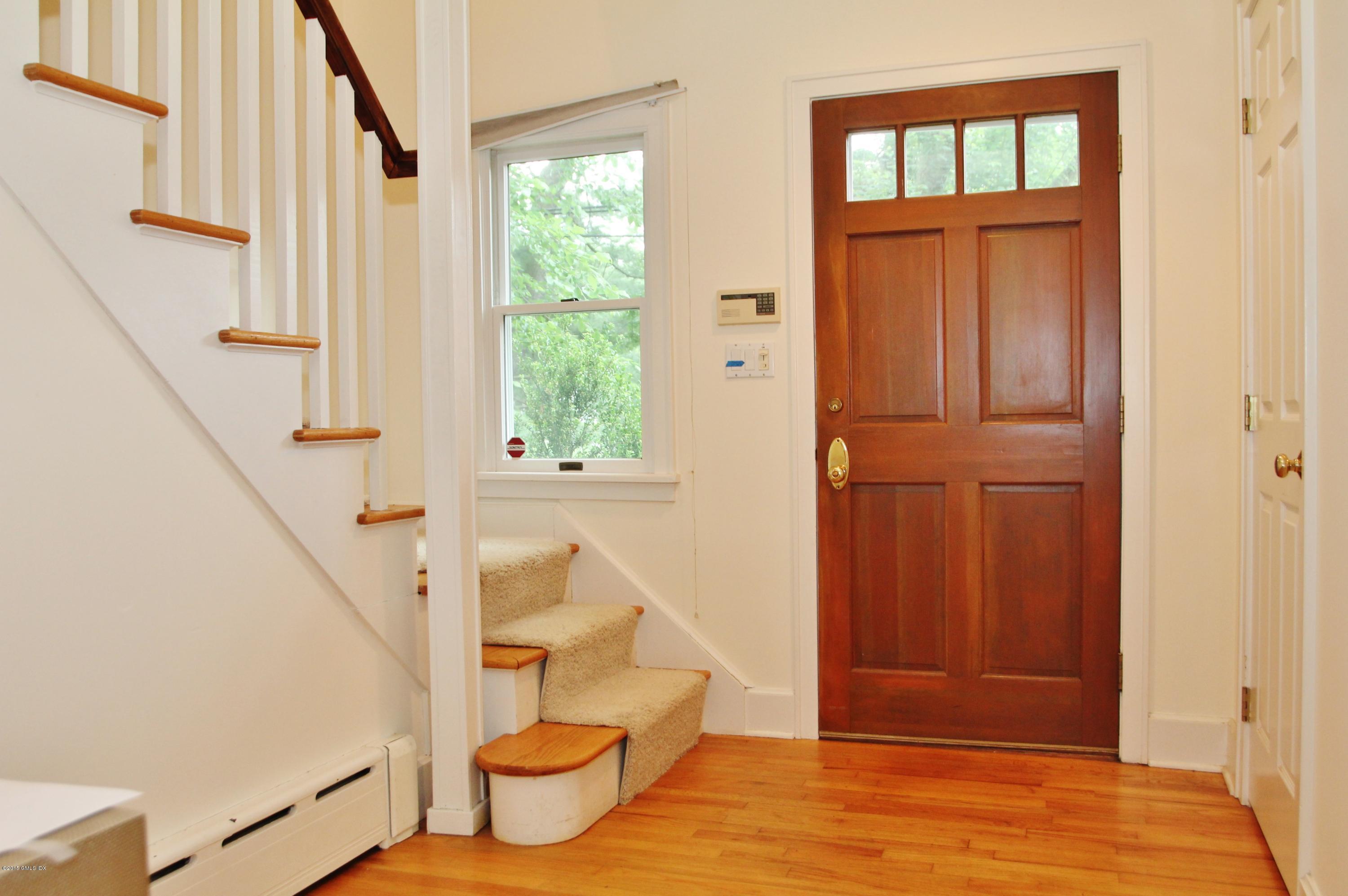 23 Dorchester Lane Riverside, CT 06878 - Photo 10 of 31 9 Entrance 2