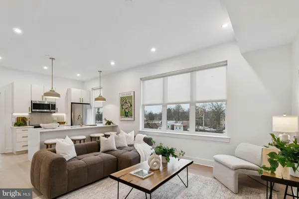 $2,000 | 20-30 West Allens Lane, Unit 201, Philadelphia, PA 19119