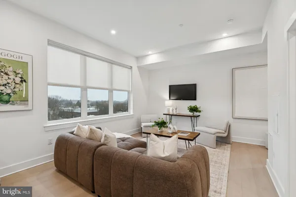 $2,000 | 20-30 West Allens Lane, Unit 201, Philadelphia, PA 19119