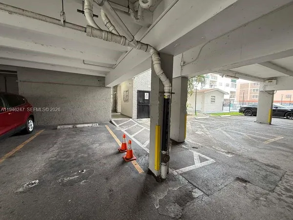 a view of a parking area